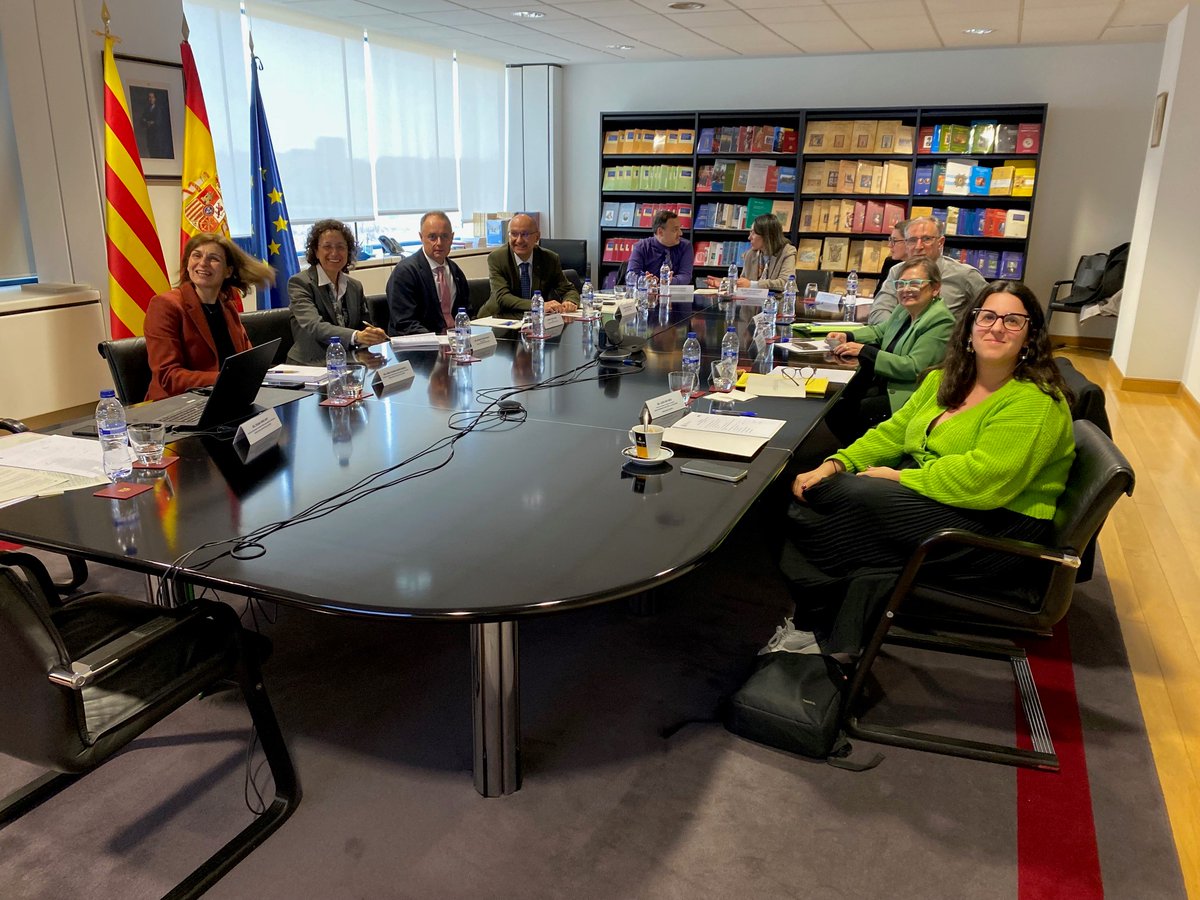 Ahir ens vam reunir amb <a href="/boegob/">BOE</a> per avançar en la col·laboració en matèria de publicació oficial i serveis jurídics digitals. Hem consolidat iniciatives com la publicació de l'Annex BOE en català i l’adopció del sistema ELI que harmonitza l’accés a la legislació a nivell europeu.
