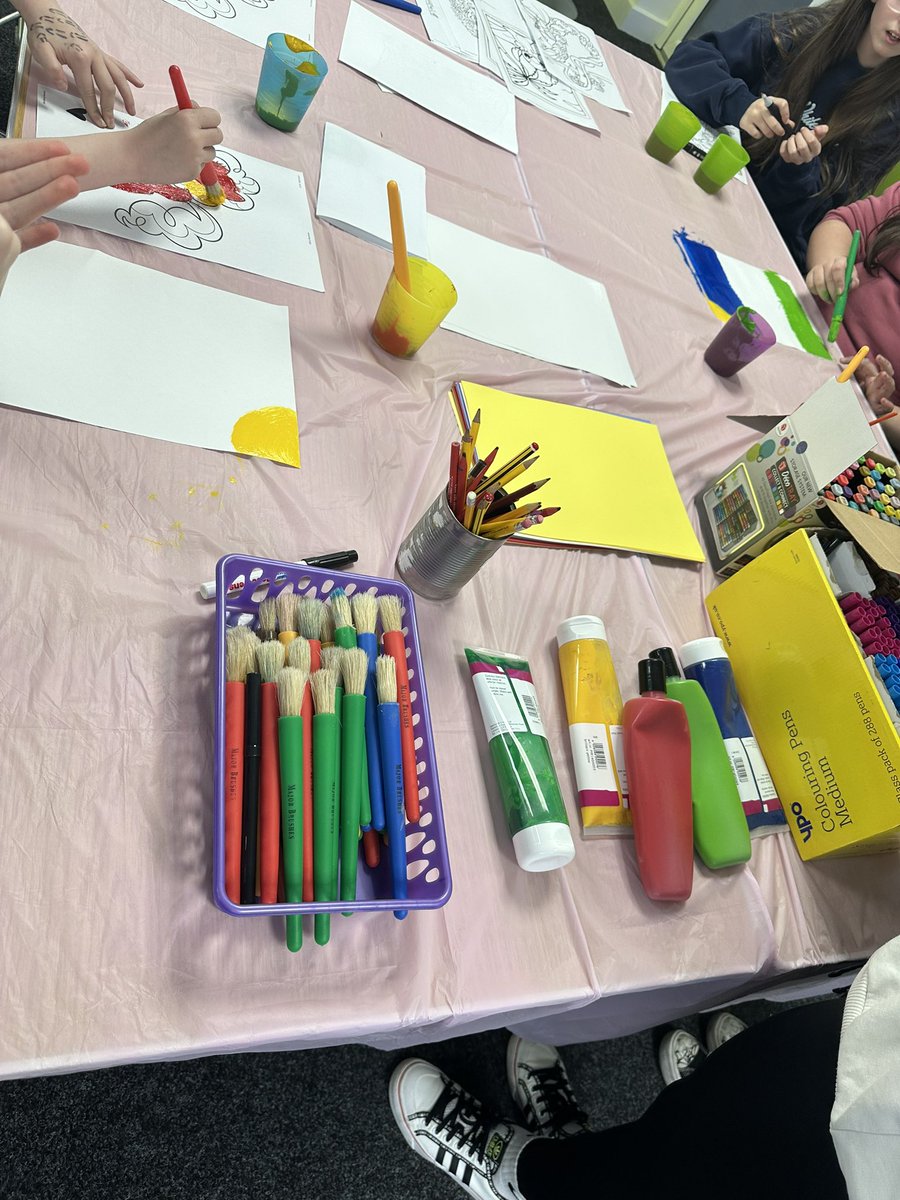 SBInterCentre's tweet photo. Thursday Night Fun! 🎨✨
It’s Girls’ Night with #SBIC & @BackontheMapLtd
The girls are having an amazing time making new friends, playing exciting games, and creating their own masterpieces with painting & coloring! 🖌️🖼️
#FunTimes #CreativeVibes #GirlsNight #MakingMemories https://t.co/ldPLnZ60y7
