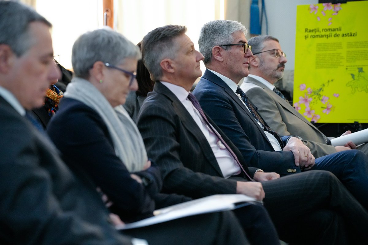 ignaziocassis's tweet image. #Switzerland, with its #multilingualism, knows that #plurality is not just a strength—it’s a daily commitment.

Alongside Romanian authorities and Jon Domenic Parolini, Government Council of the Canton of Graubünden, we reaffirm the importance of protecting minorities and