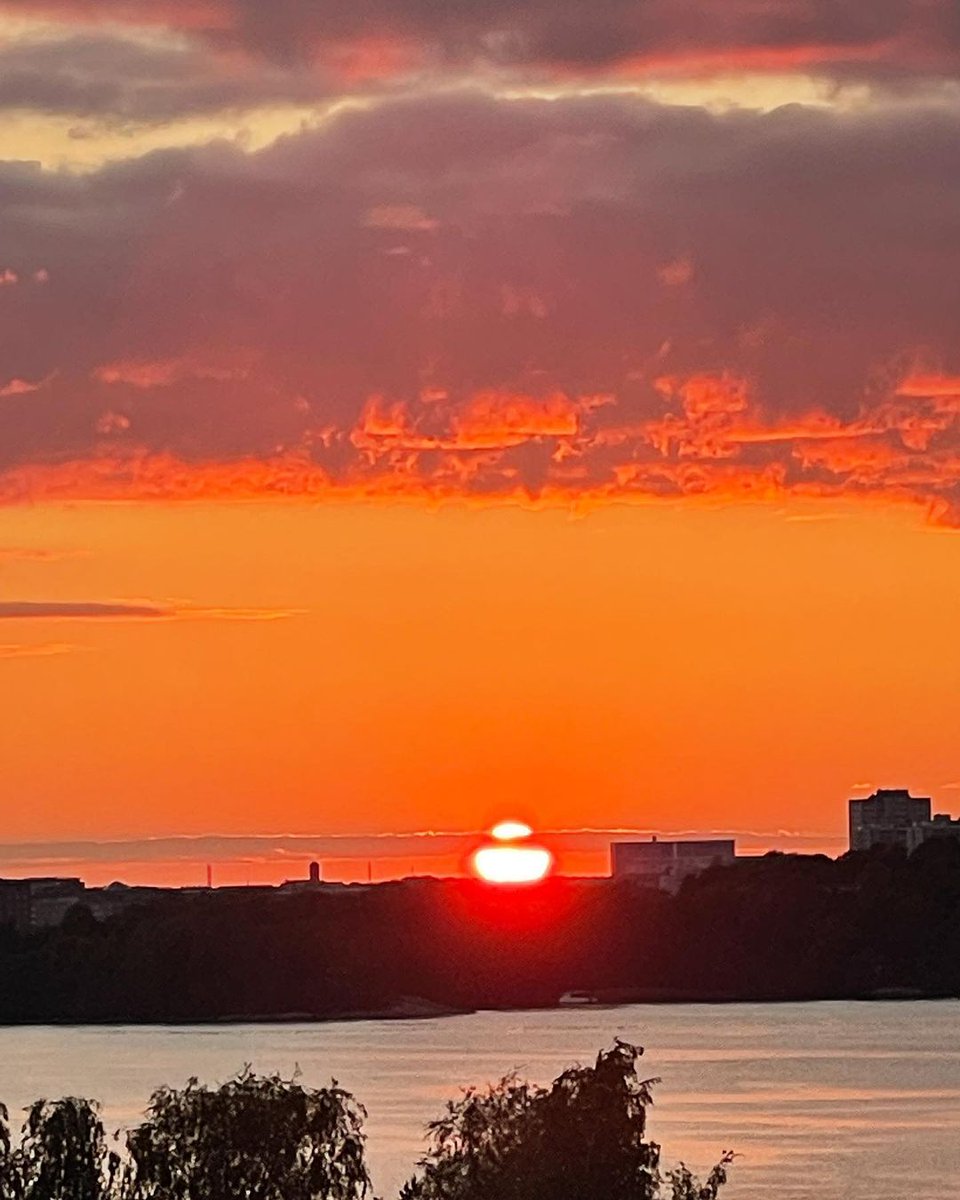 bethdanda's tweet image. I'd like to share with you a sunset I took a while ago. It's beautiful.