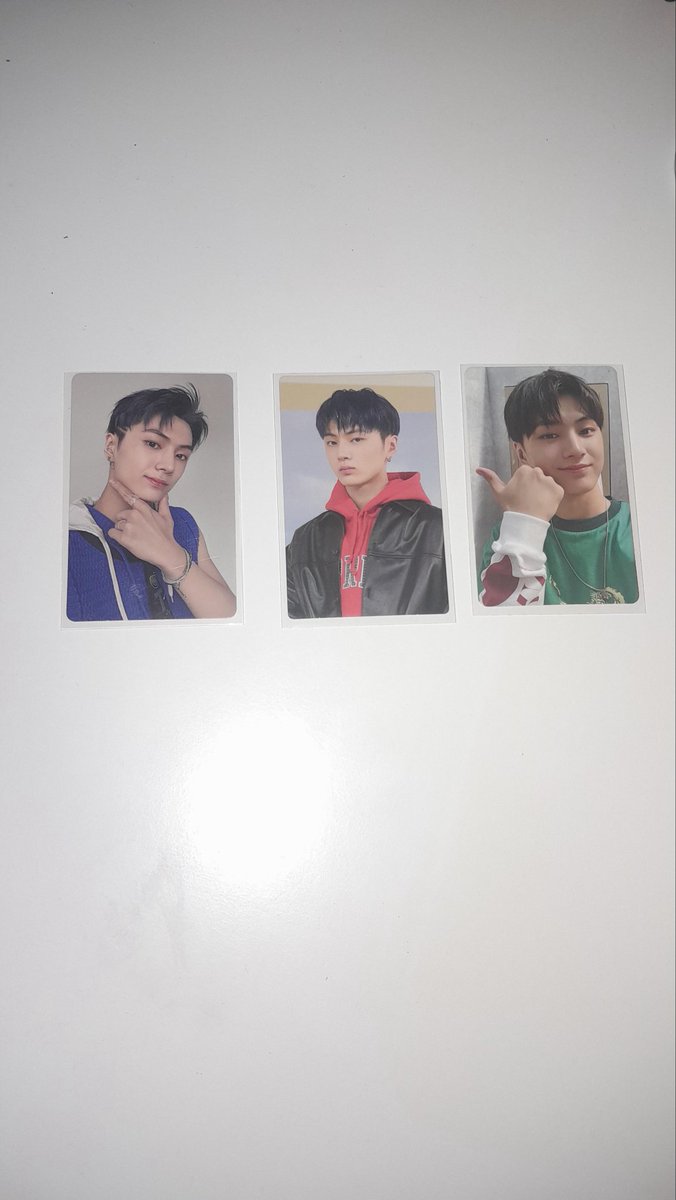 iseongsoo's tweet photo. feedback hiper positivo para a @_hoonlight_ pela ceg que trouxe esses cards que estava mttt ansiosa para ter e ainda por cima fez um sorteio que me rendeu essa pob do jay de manifesto ✨️🥺 ela foi um amor em todo o processo, gentil e paciente e super carinhosa! Obrigada Rafa 🌸 https://t.co/WvoZcbJKwG