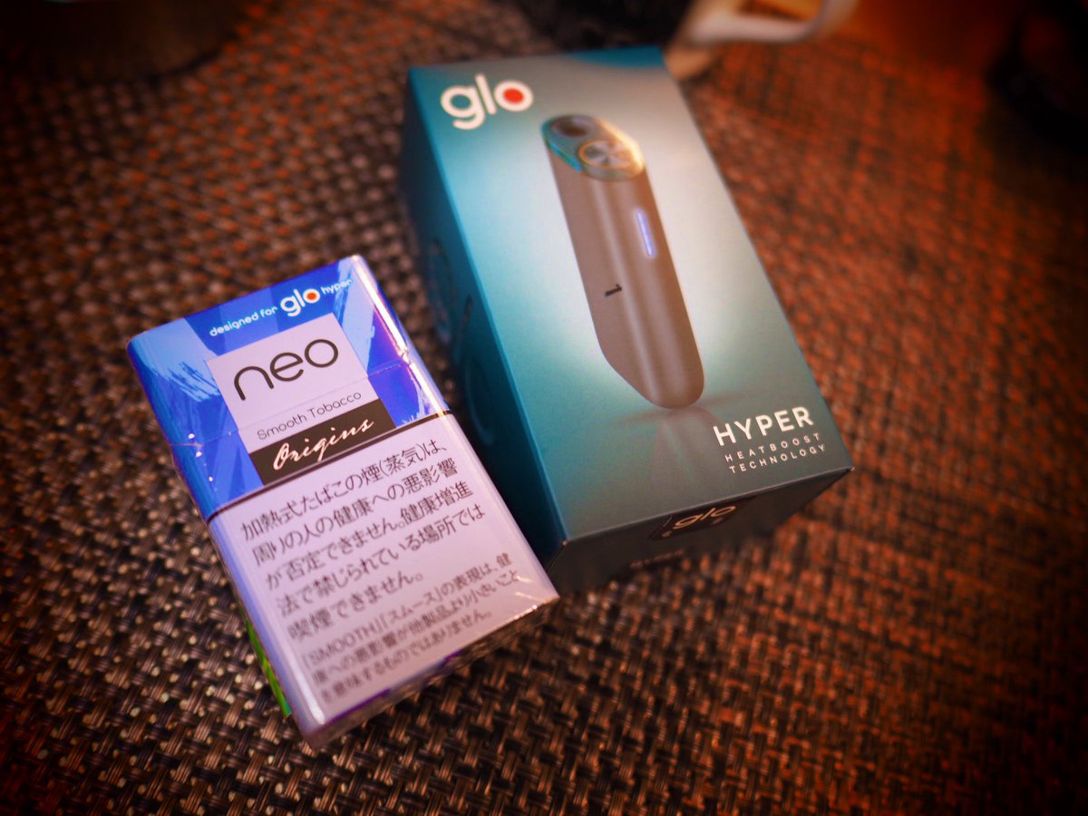 shinzenOKADA's tweet image. 買ってしまった。
初glo。
#glohyper 
#glo

番組の現場でも、これがジワリとシェア拡大中。
しかし、ブラックではなく、
コダワリのカラーを手に入れた。
そして、本体がプルームxより熱くなる。冬場は、これはありがたい。