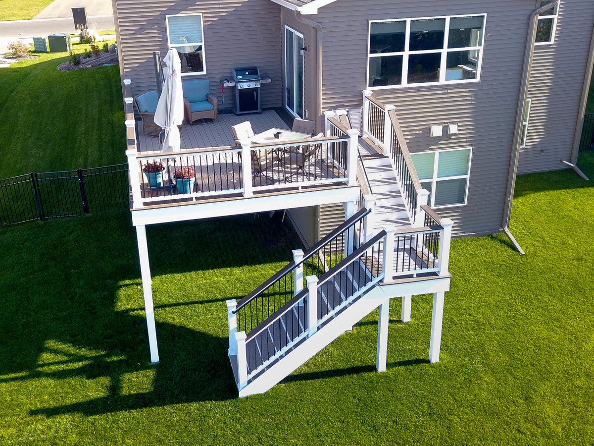 HarmonyRailing's tweet photo. Wood accents on a railing are a great way to mix styles on railings. To learn more about all of the style options Harmony Railing offers, click the link below.

https://t.co/m0kvC3fYzR

#deckrailing #porchrailing https://t.co/Z5Q2TLZ6UK