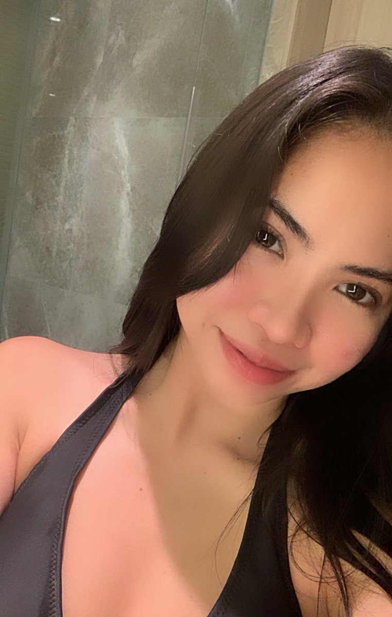 svtxtwx's tweet image. “thank god you’re not a photocard” selfies