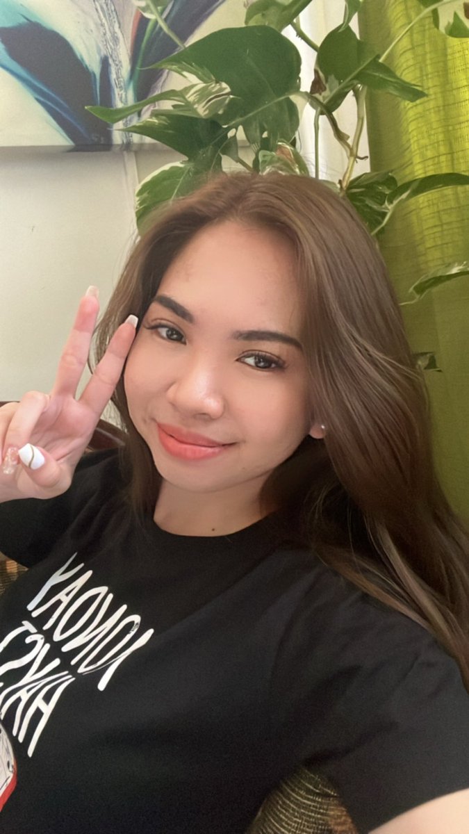 svtxtwx's tweet image. “thank god you’re not a photocard” selfies