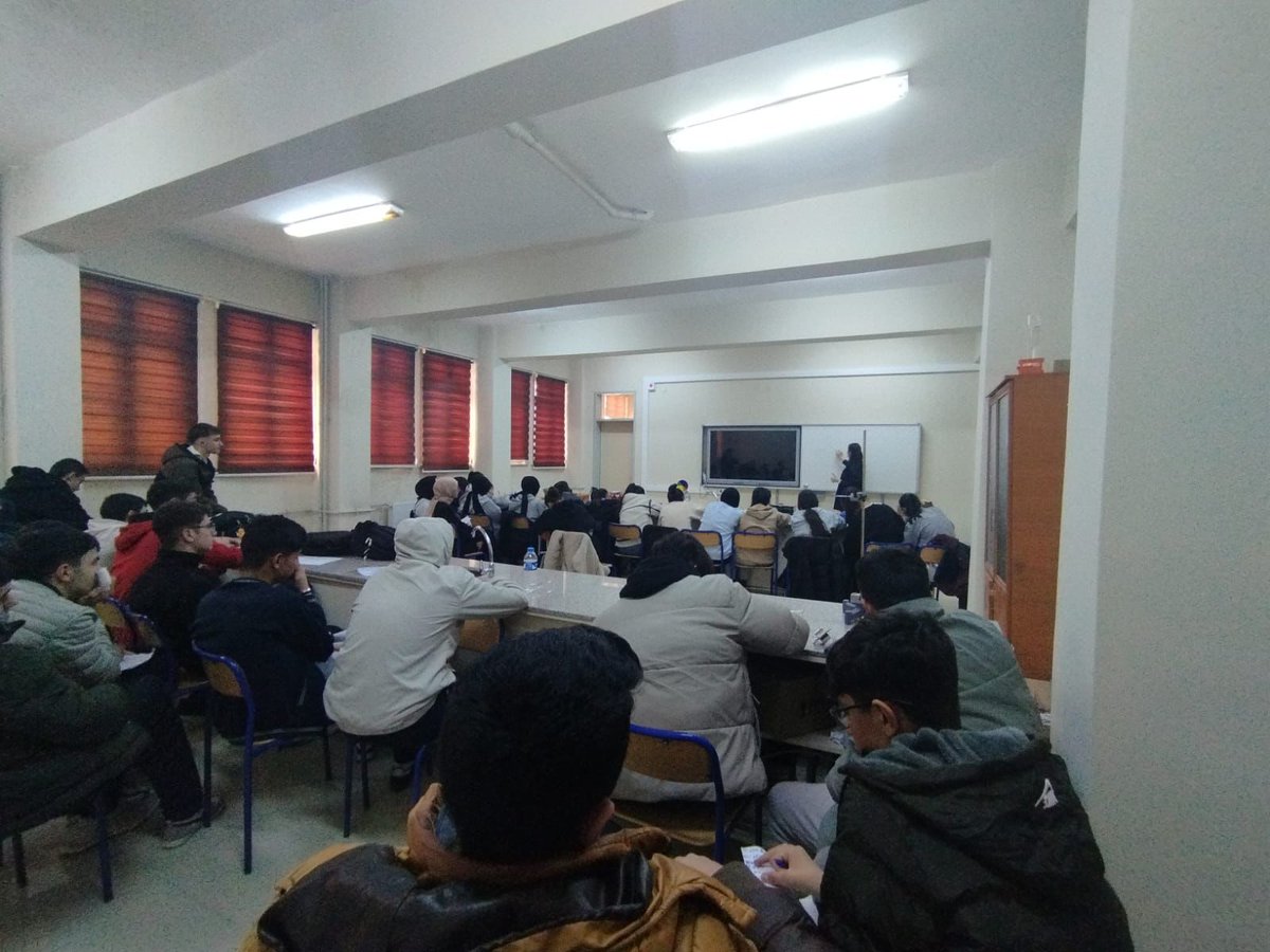 Değer Erzincan Projesi Kapsamında Gençlerimize Yönelik Etkinliklerimiz Devam Ediyor.

Refahiye ilçemizde 18.02.2025 tarihinde öğrencilerimizle birlikte fiziğin günlük hayata etkilerine yönelik kaldırma kuvveti, basit makinelerden kasnak ve dişli çarklar, gölge oluşumu konularında