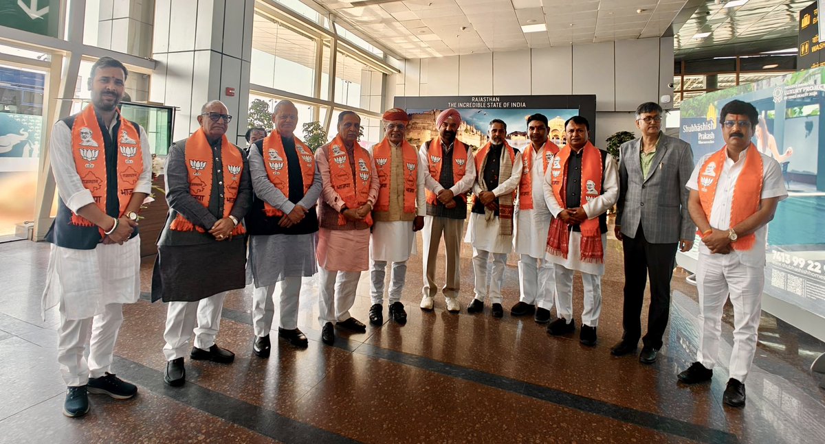 आज भारतीय जनता पार्टी "संगठन-पर्व-2024" के तहत प्रदेश अध्यक्ष चुनाव अधिकारी, पंजाब के प्रभारी एवं पूर्व मुख्यमंत्री गुजरात श्री विजय रूपाणी जी का आज जयपुर एयरपोर्ट आगमन पर पुष्प-गुच्छ भेंट कर स्वागत एवं अभिनन्दन किया ।
<a href="/BJP4India/">BJP</a> <a href="/BJP4Rajasthan/">BJP Rajasthan</a> <a href="/vijayrupanibjp/">Vijay Rupani Memorial</a> 

#sangthanparv2024