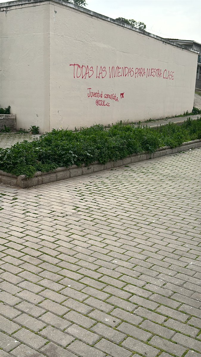 SuciedadH's tweet photo. @Lineamadrid  limpieza de grafiti calle Abizanda 10 https://t.co/dNgj4ipDQ3