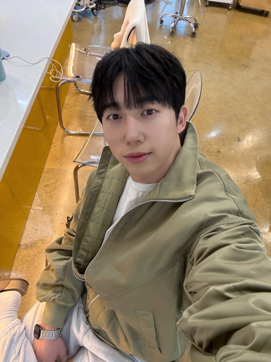 HooN91y's tweet photo. 오늘도 다들 힘내고 왔어요~? ㅎ
きょうはみんながんばれたかな！😙
おつかれさま！
HoonNight~🥰 https://t.co/O1VqtzcUGJ