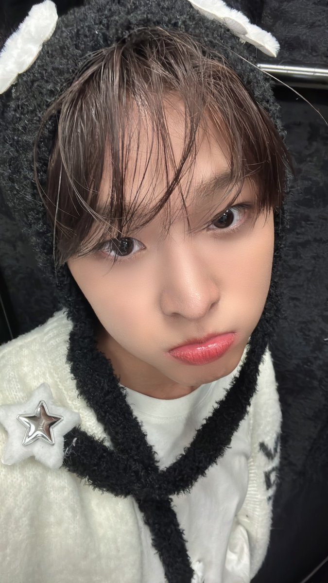 저런 몸으로 이런 셀카 찍는 남자라 관심있음