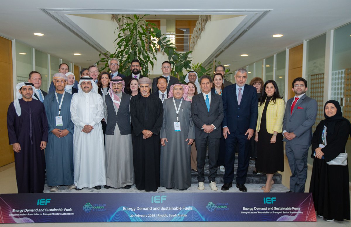 MeyerResources's tweet photo. Great honour chairing a thought leaders panel @IEF_Dialogue on the role of #PrivatePublicPartnerdhips & #regulatory environments in working toward #sustsinability in #transportation #sector.Great insights!Long road,BUT adequate regulations #private & #public #capital = key! #OOTT https://t.co/XduusHoRlW
