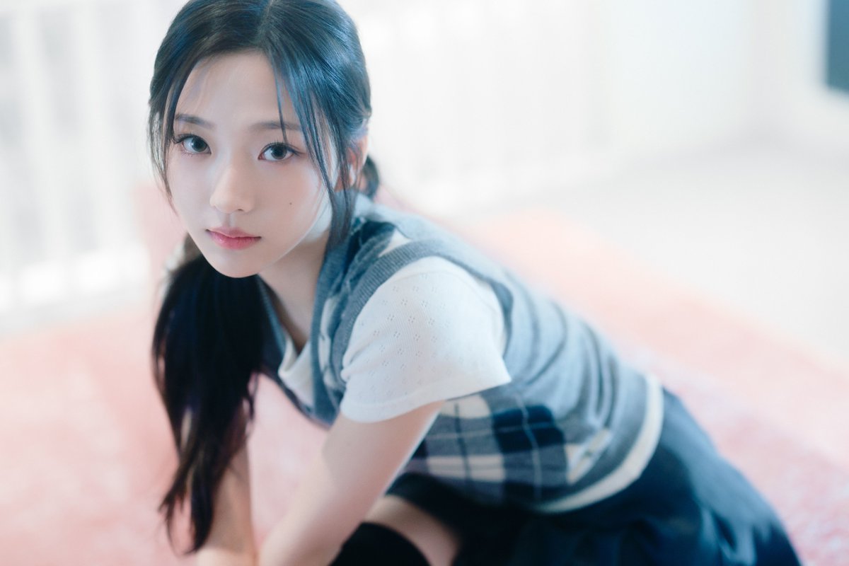 Hearts2Hearts 'The Chase' MV Image Teaser

Hearts2Hearts The 1st Single 【The Chase】
➫ 2025.02.24 6PM (KST)

💿 Pre-order
Hearts2Hearts.lnk.to/TheChase

#Hearts2Hearts #하츠투하츠 #H2H
#STELLA #스텔라
#TheChase #Hearts2Hearts_TheChase