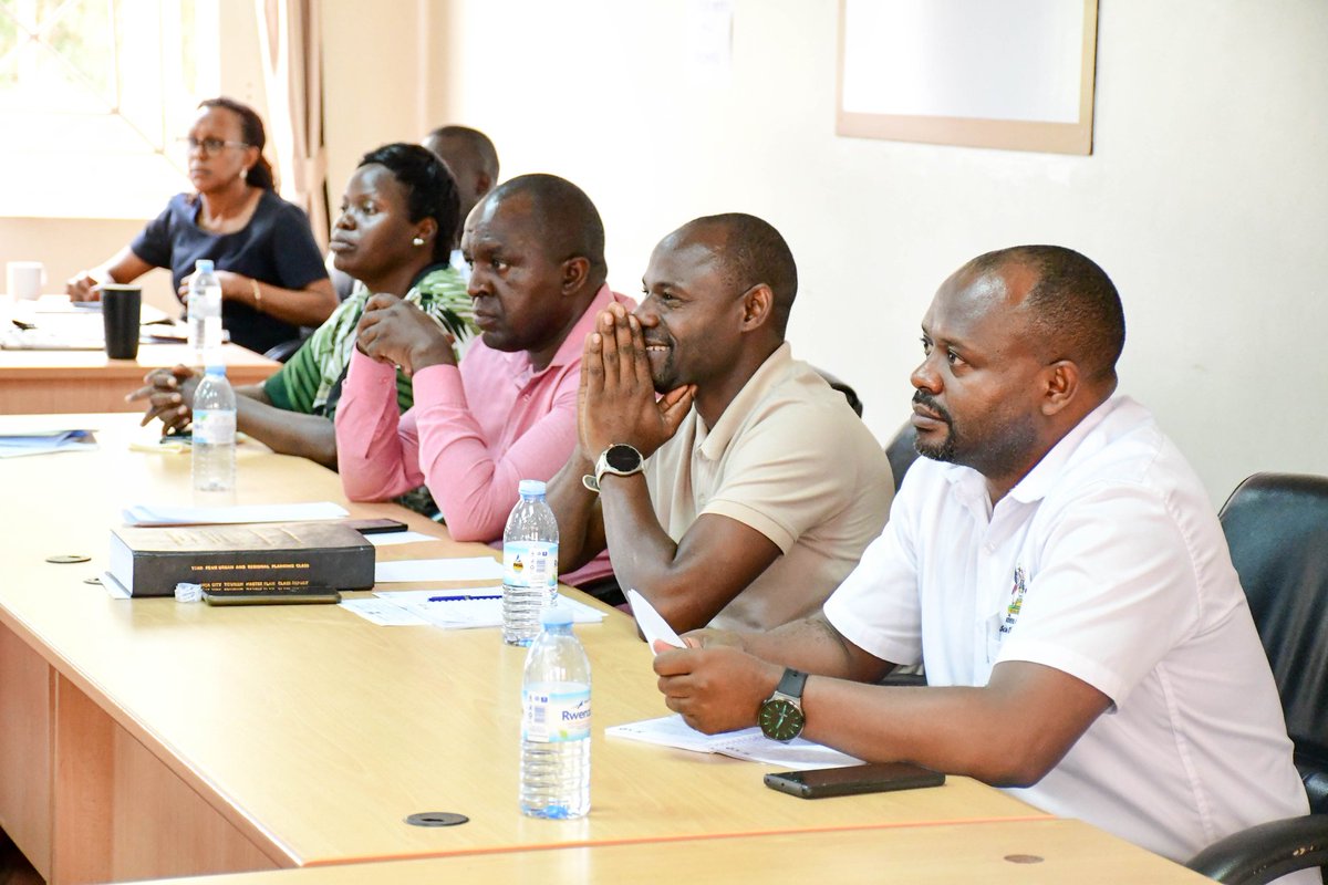 MaKCEES's tweet image. #Implementing Phase 2 of the Pedagogy and Professionalism Course.
The Acting Vice Chancellor, Prof. Buyinza Mukadasi thanked the first Cohort of participants and emphasized the importance of training all academic staff at @Makerere in the Competency-Based Methodology.