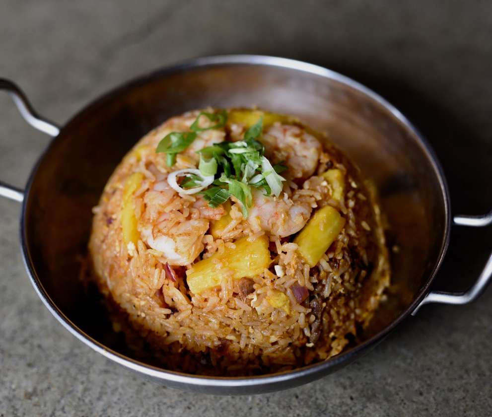 It’s fried rice Friday! Lucky for you, we have plenty of delicious options to satisfy your craving 🍚. Join us for your favorite in Katy or the Woodlands - or order to go for a cozy night in!