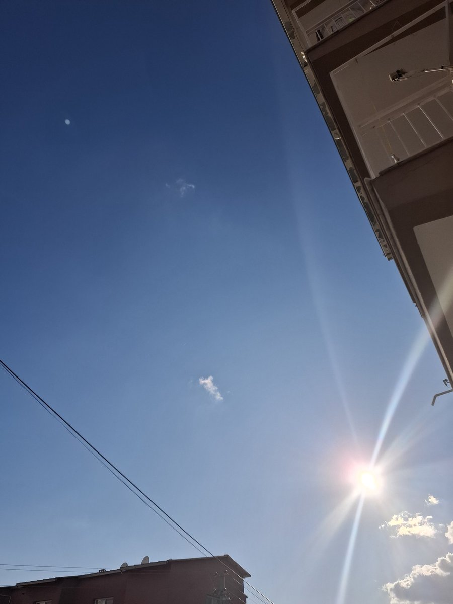 Samsung sürekli Bornova'ya kar yağacak, yağmur yağacak bir saate yağıyor 15 dakikaya patlatıyor diye bildirim gönderiyor olum hangi bulutla yağacak bunlar