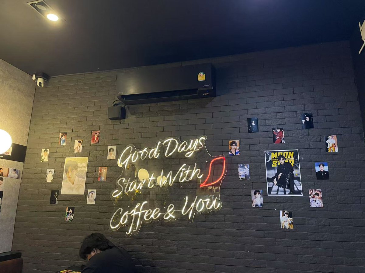 𝐃𝐢𝐧𝐠 𝐂𝐡𝐞𝐧𝐠𝐱𝐢𝐧 𝟸𝟹𝚝𝚑 ᗷIᖇTᕼᗪᗩY🎂
   
🌟 #MoonStar_DCX23th 🌟

เอาบรรยากาศคาเฟ่มาฝากก่อนเข้างานพน.นะคะ 💛🦊🍊

#DingChengxin #丁程鑫 
#时代少年团 #TeensInTimes