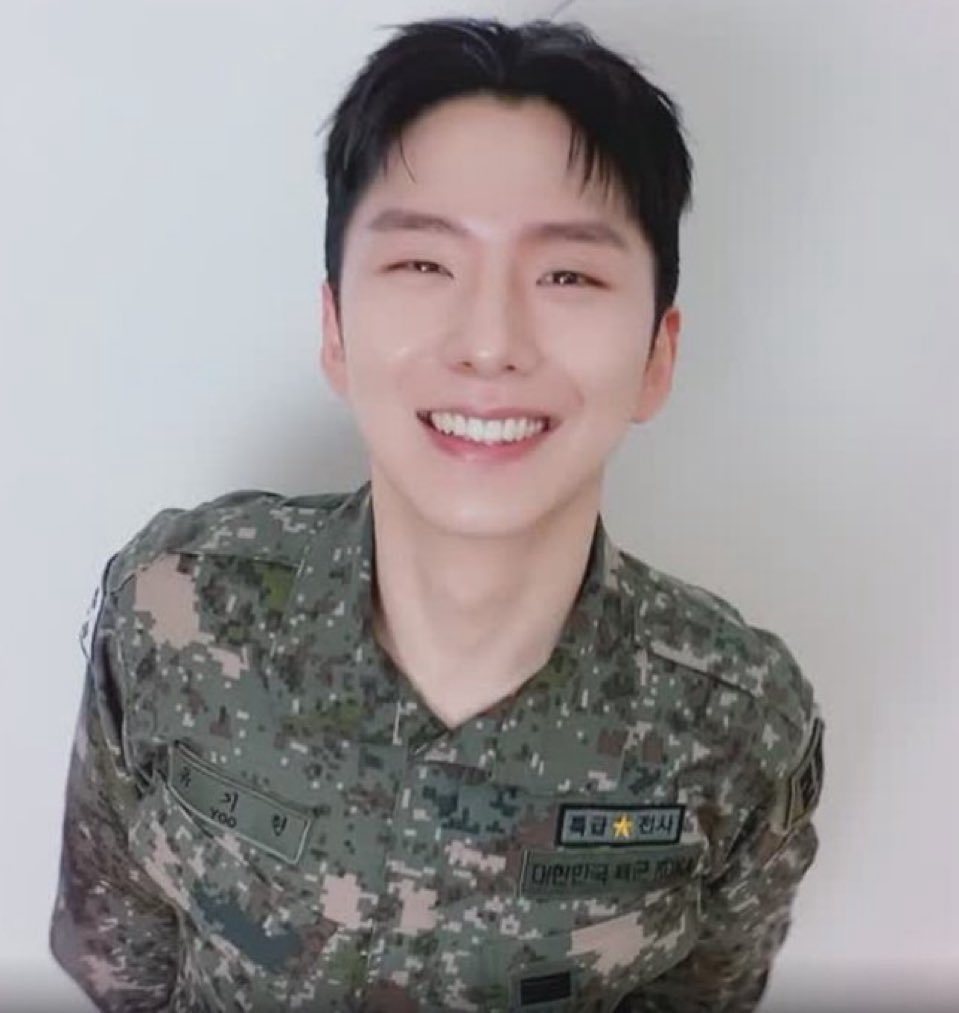 cook1e3_3's tweet photo. 너 진짜 군대에서 차카니만 먹고 총쐈다고? https://t.co/qJggxS6aqk