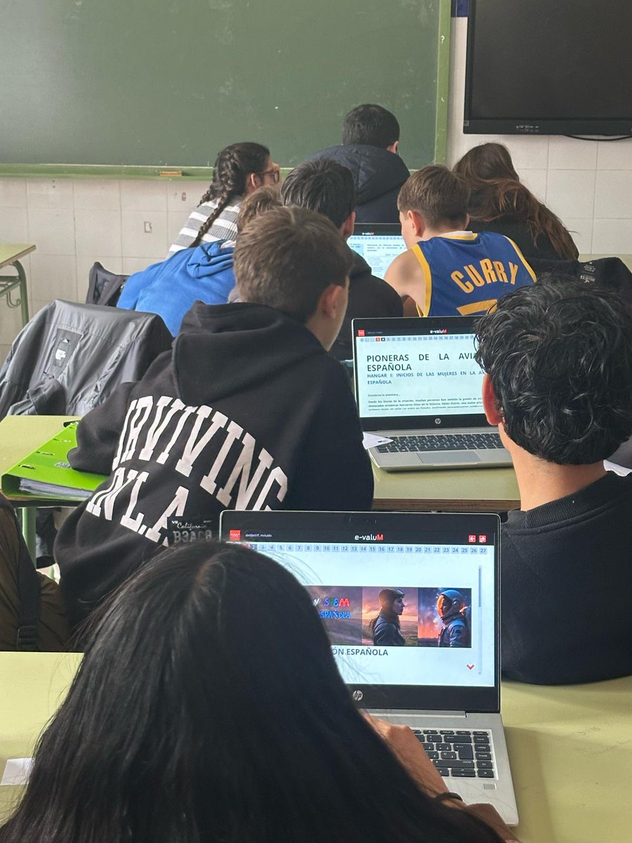 IesMMolina's tweet photo. Los alumnos y alumnas de 2° ESO y 4°A han participado en el Concurso STEM III "Pioneras de la Aviación Española". Han resuelto problemas y retos relacionados con las matemáticas🧮, la ciencia 🧪 y la tecnología⚒️. ¡Lo han hecho fenomenal! #STEMADRID #stem #PES https://t.co/8flhwiLMiI