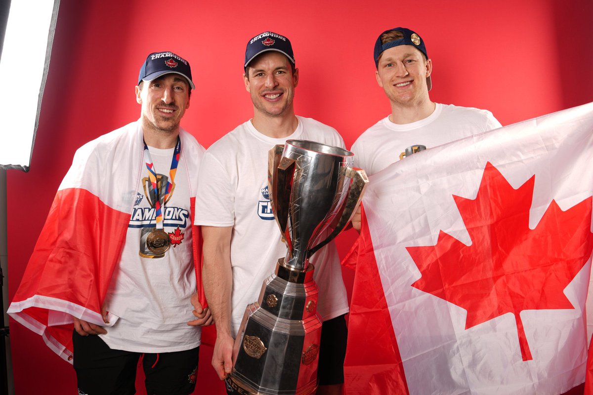 Halifax with a population of just over half a million people is home to three of the world’s top hockey players. A remarkable trio in an unforgettable moment 🇨🇦 
#BluenosePride