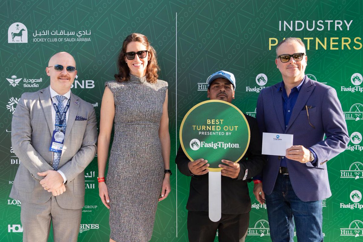 Takseer, groom of Eajabee, receives his <a href="/FasigTiptonCo/">Fasig-Tipton</a> Best Turned Out prize prior to Race 2 from <a href="/AdolphsonRacing/">Michael Adolphson</a> <a href="/AnnaSeitzFT/">Anna Seitz</a> and <a href="/SchumerBS/">Chad Schumer</a> 

#TheSaudiCup