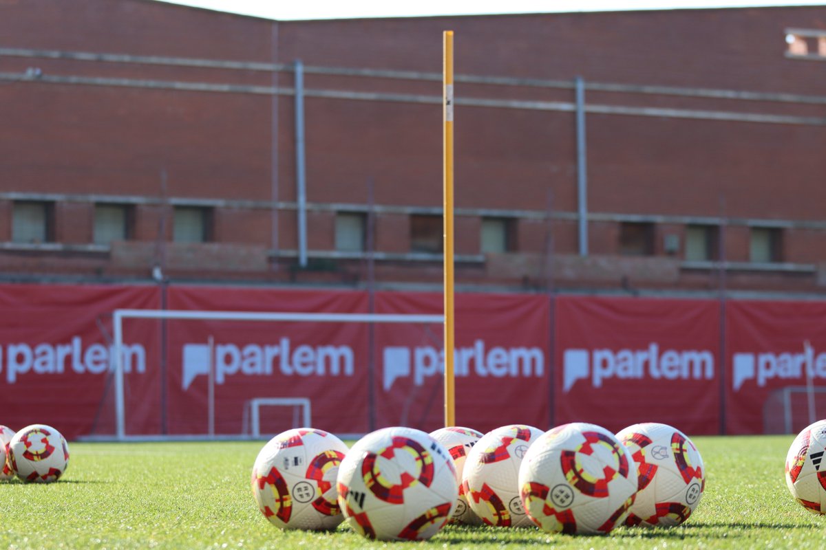 Parlem's tweet photo. Treball en equip, constància i suport! ❤️

⚽ El futur es construeix des de les arrels, amb cada entrenament! @NASTICTARRAGONA 🔥 https://t.co/GNvZVHtYnq