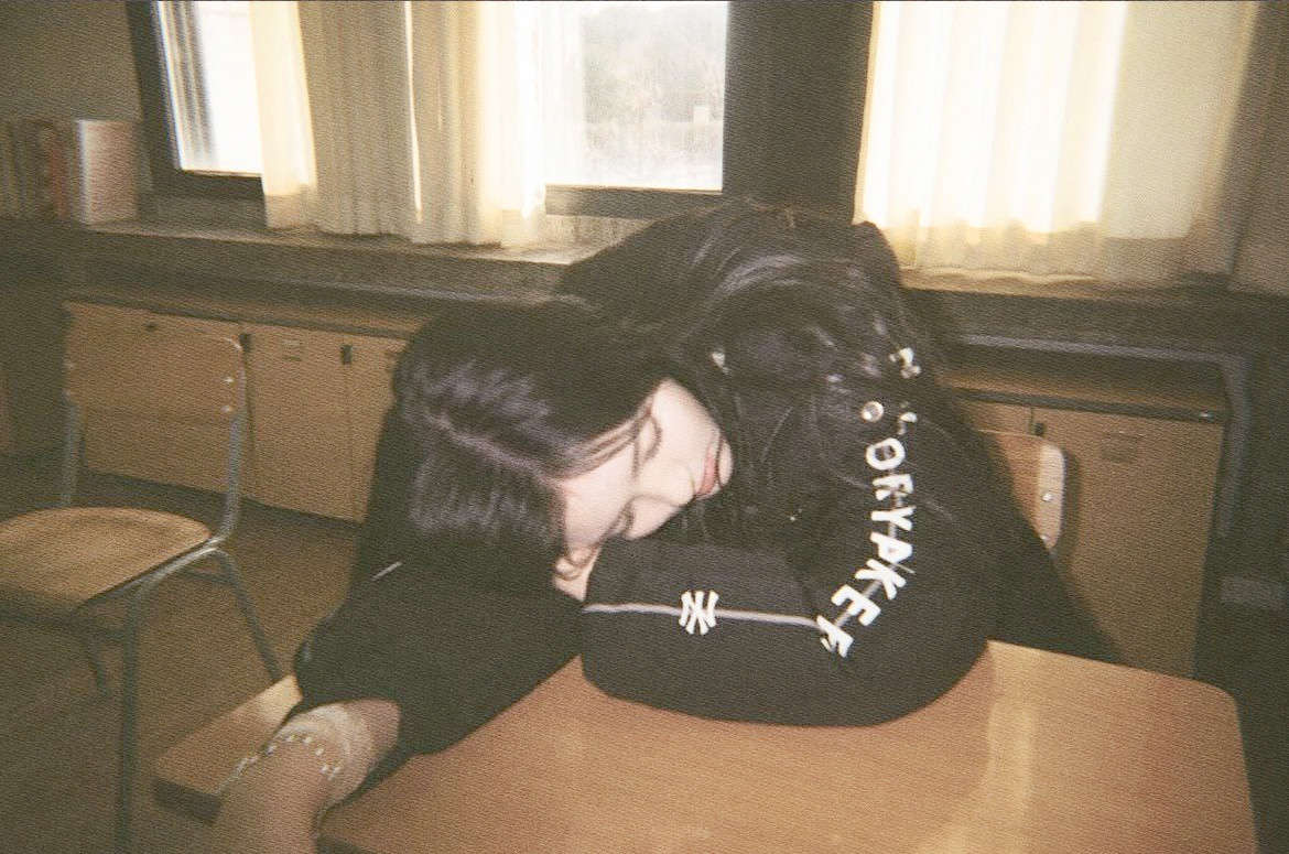 jeongwonia's tweet photo. “𝓢𝘵𝘵𝘵𝘵... 𝘣𝘢𝘣𝘺 𝘪𝘴 𝘴𝘭𝘦𝘦𝘱𝘪𝘯𝘨” https://t.co/8cWMHZlB4o
