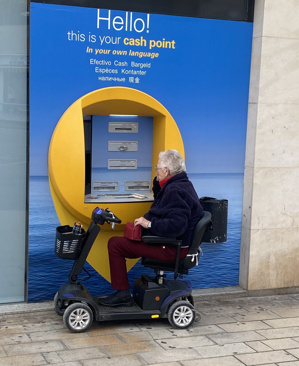 Mientras anuncian beneficios mil millonarios históricos, los bancos han reducido y penalizado la atención al público a niveles insoportables.

Acostumbrarnos a ver personas mayores con discapacidad en la calle para realizar sus gestiones, es una vergüenza y un escándalo.