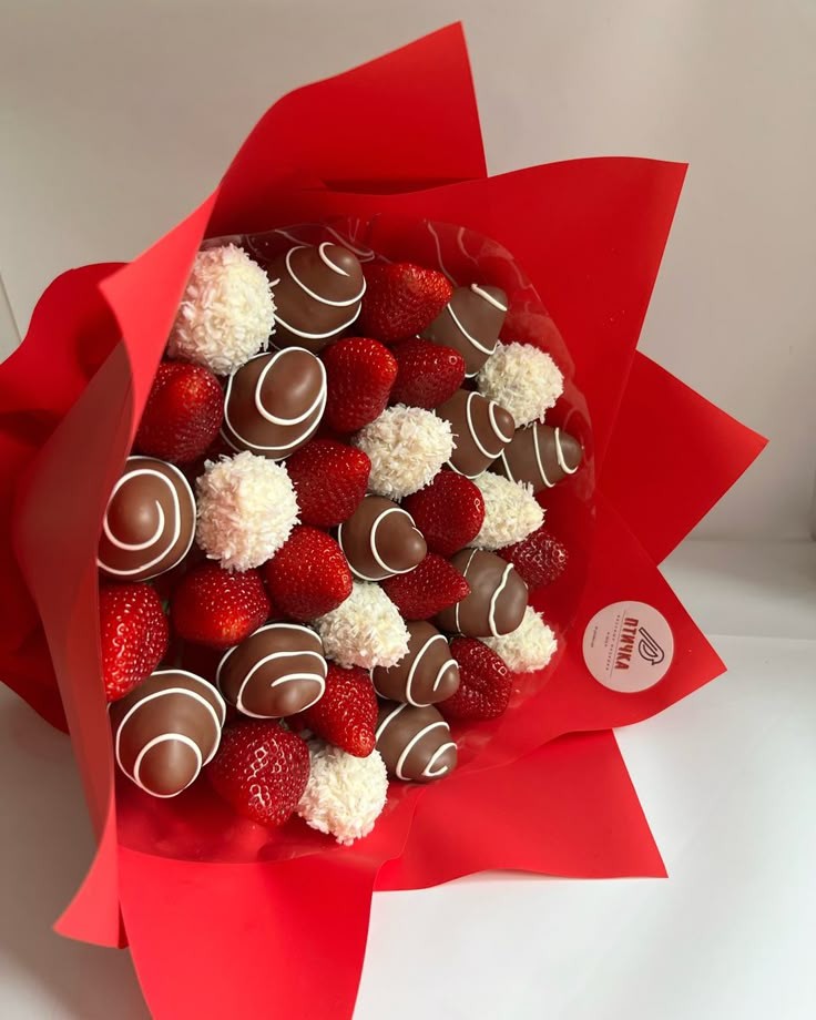 ⠀⠀
"What a ridiculous request. This is the biggest chocolate I can find nearby, but giving only chocolate is not allowed. So, here. Happy birthday, <a href="/moiburungdara/">Wataru Hibiki</a>."
⠀⠀