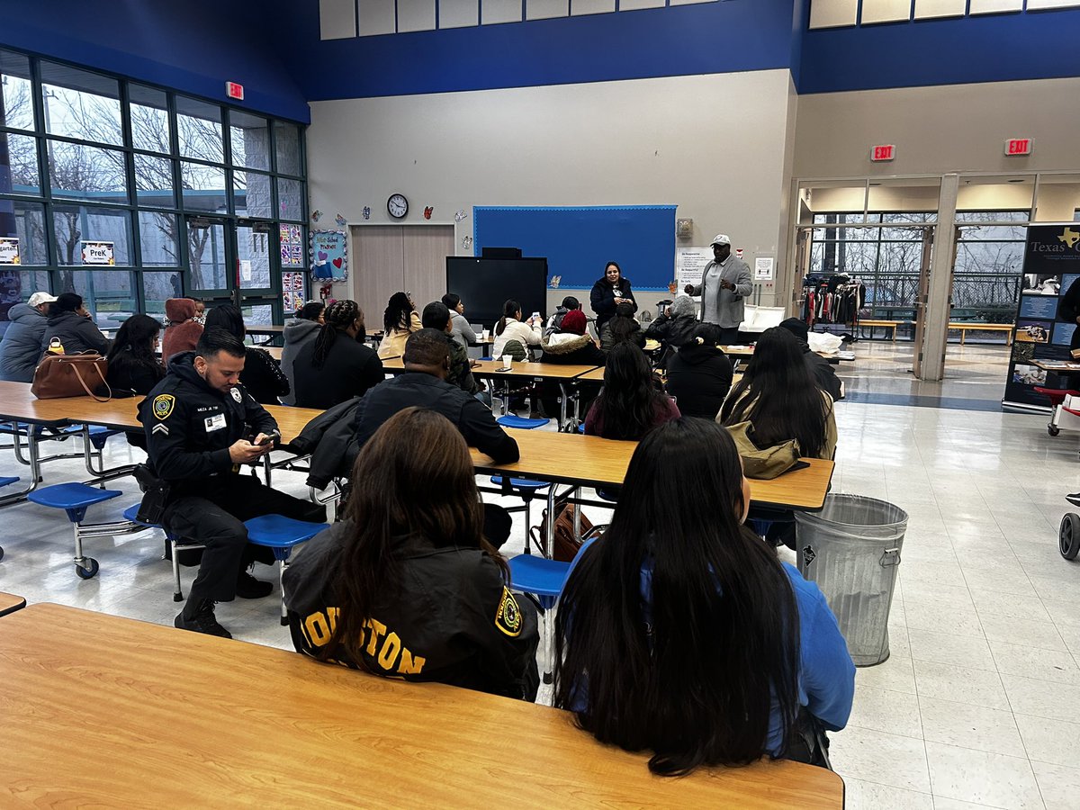 rhondawash_HISD's tweet photo. "Despite the chilly weather, Rodriguez Elementary parents braved the cold for our Coffee with the Counselor! ☕️❤️ Thank you for joining us in fostering a supportive community. Together, we make a difference! #RodriguezElementary #CommunitySupport" https://t.co/OaOnaioWUk