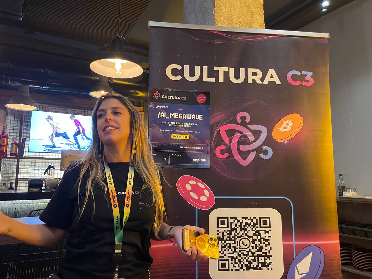 moonlorian's tweet image. 🌟 ¡Increíble momento en el evento Cultura C3! Nuestro CEO @sergivip compartió una visión fascinante sobre el #Hackathon #AI_MegaWave de @MultiversX, presentado por la talentosa Nicole Fucili de @cultura_c3  📷