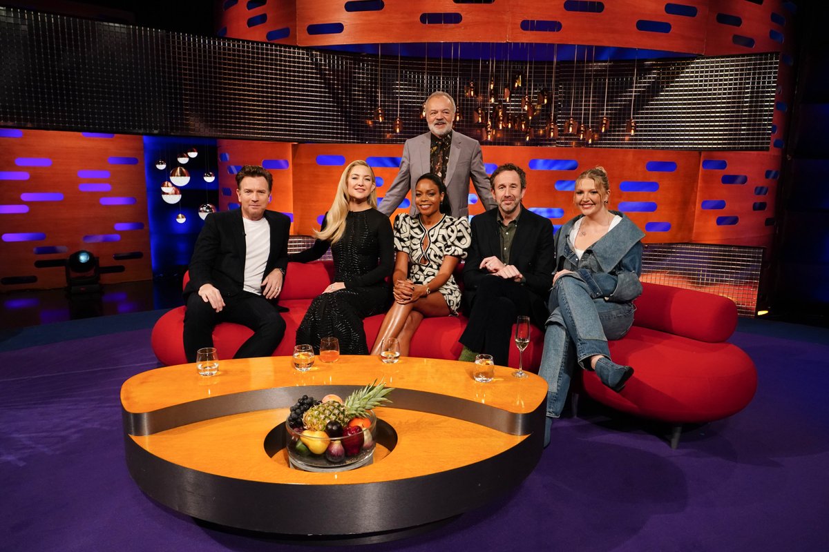 Ewan McGregor takes to the red sofa tonight. 

Tune in to <a href="/TheGNShow/">Graham Norton Show</a> on <a href="/BBCOne/">BBC One</a> at 10:40pm as he talks about his return to the London stage in #MyMasterBuilder.

Courtesy So Television / BBC
