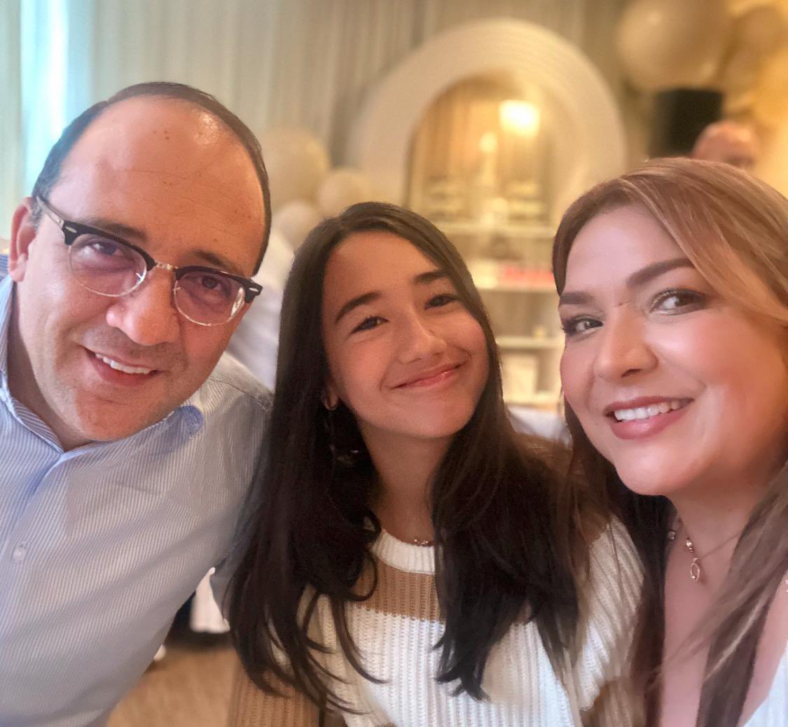 ⏳¡Como pasa el tiempo! Un recuerdo de hace 9 años…

Solo tengo que dar gracias a Dios por regalarme una familia maravillosa y por permitirme caminar a su lado, superando todos los retos y llenando de felicidad mi existencia.

<a href="/Deisy_Herrera1/">Deisy Herrera</a> 

#Familia