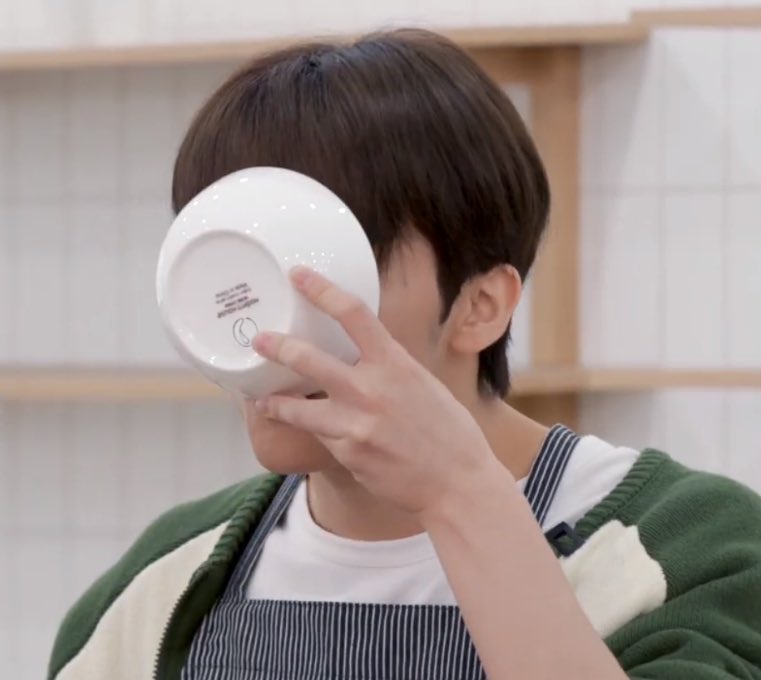 8LEEMARK's tweet photo. 떵개고양이 세살적버릇 여든까지간다 https://t.co/MnDEGcHfbl