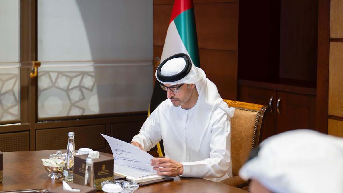 HazzaBinZayed's tweet photo. استقبلنا وفداً من وزارة الصناعة والتكنولوجيا المتقدمة و"أدنوك"، واطلعنا على عدد من المشاريع الاقتصادية في منطقة العين. الوصول الى أعلى مستويات الرفاه والاستقرار الاجتماعي، هو أولوية الشيخ محمد بن زايد رئيس الدولة "حفظه الله" في تحقيق التنمية المستدامة وترسيخ دعائمها. https://t.co/q3LhRdmg9q