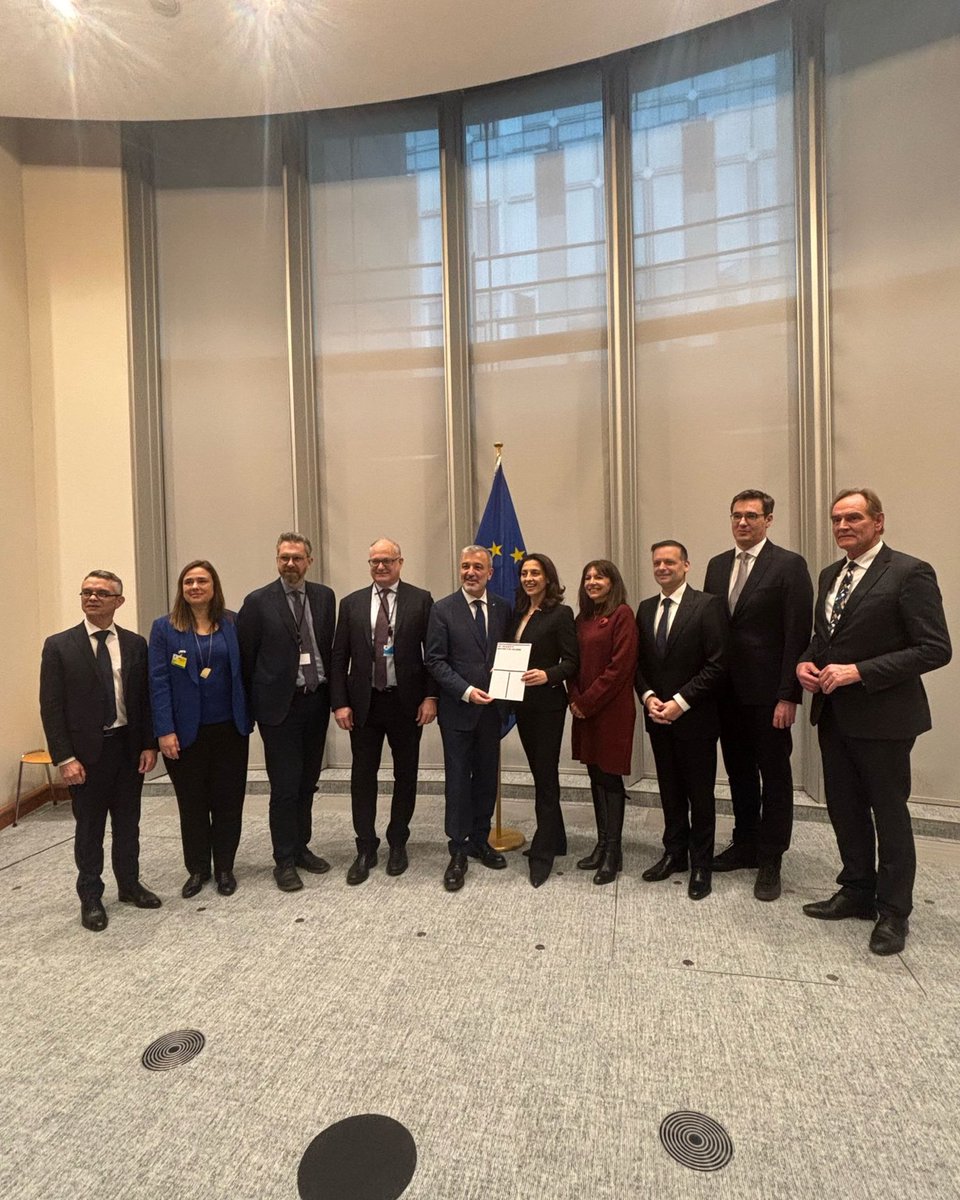 itinagli's tweet photo. Ieri ho incontrato i sindaci di numerose città europee per parlare dell’emergenza abitativa. Ringrazio tutti per la disponibilità e la cooperazione, sperando di poter continuare a lavorare assieme nell’interesse dei cittadini.

#socdem https://t.co/sl12wgohMI
