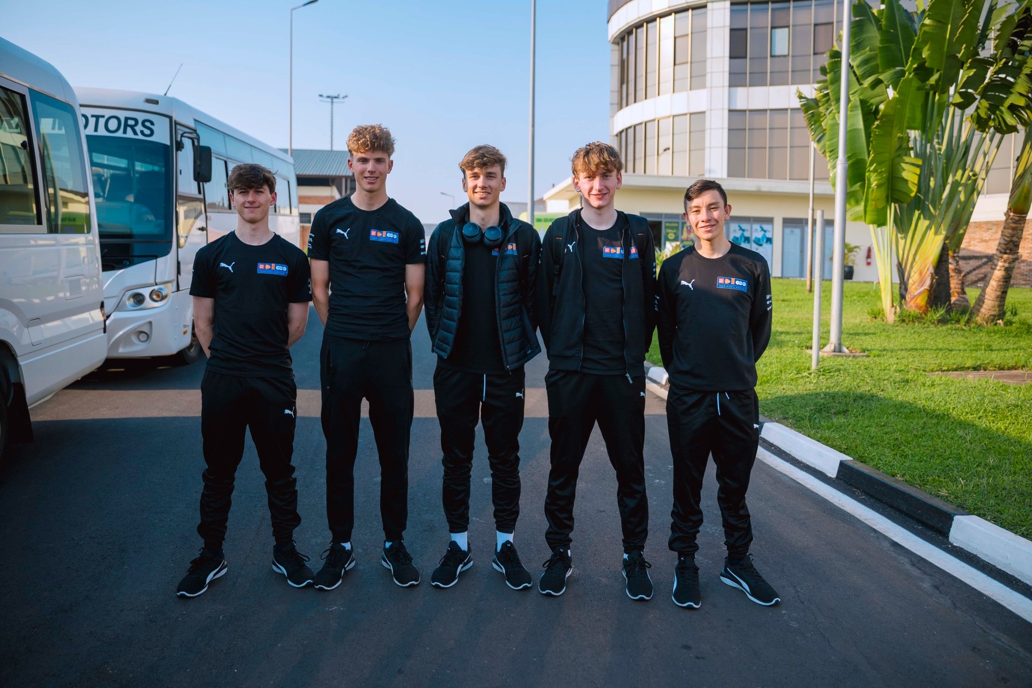 GkUbbdNXwAAI7No?format=jpg&name=large