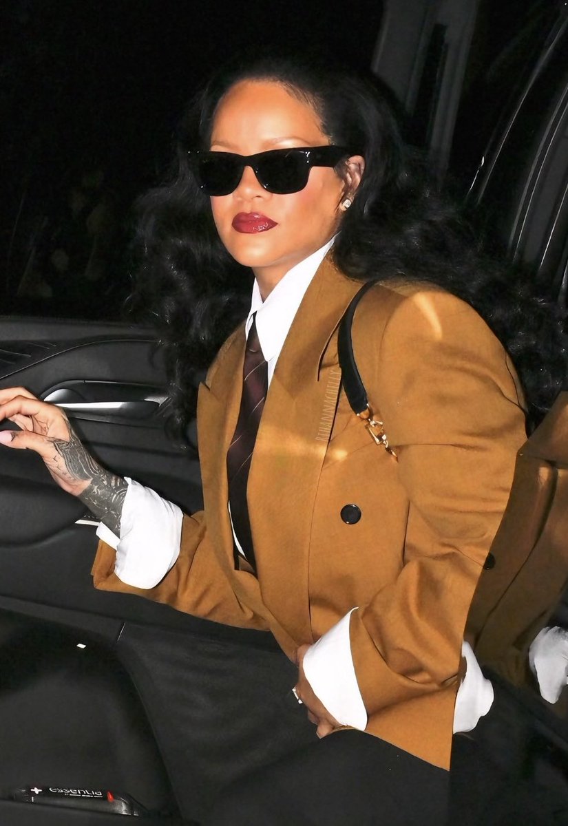 aldotgee's tweet photo. i’m a sucker for women in saint laurent menswear. https://t.co/eKkRJ07eHe