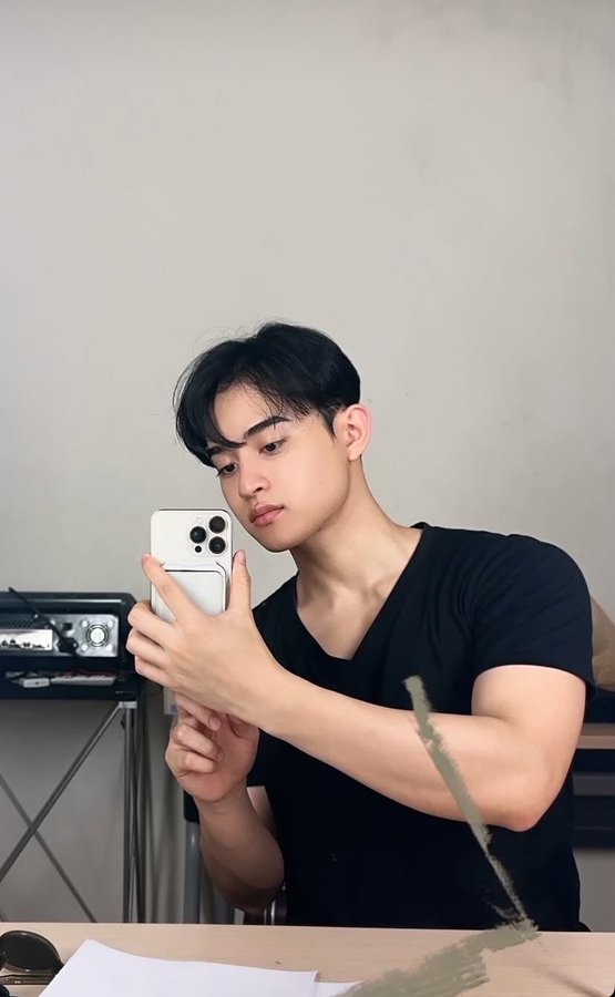 SeekAdream_Go's tweet photo. 🥰 คืนนี้นอนหลับฝันดีนะงับบาร์โค้ด คิดถึงนะงับ 🎶💜
Sweet dream Barcode
@BarcodeTin
#BarcodeNiceNight
#Tinnasit
#unit https://t.co/39AX2lPAu4