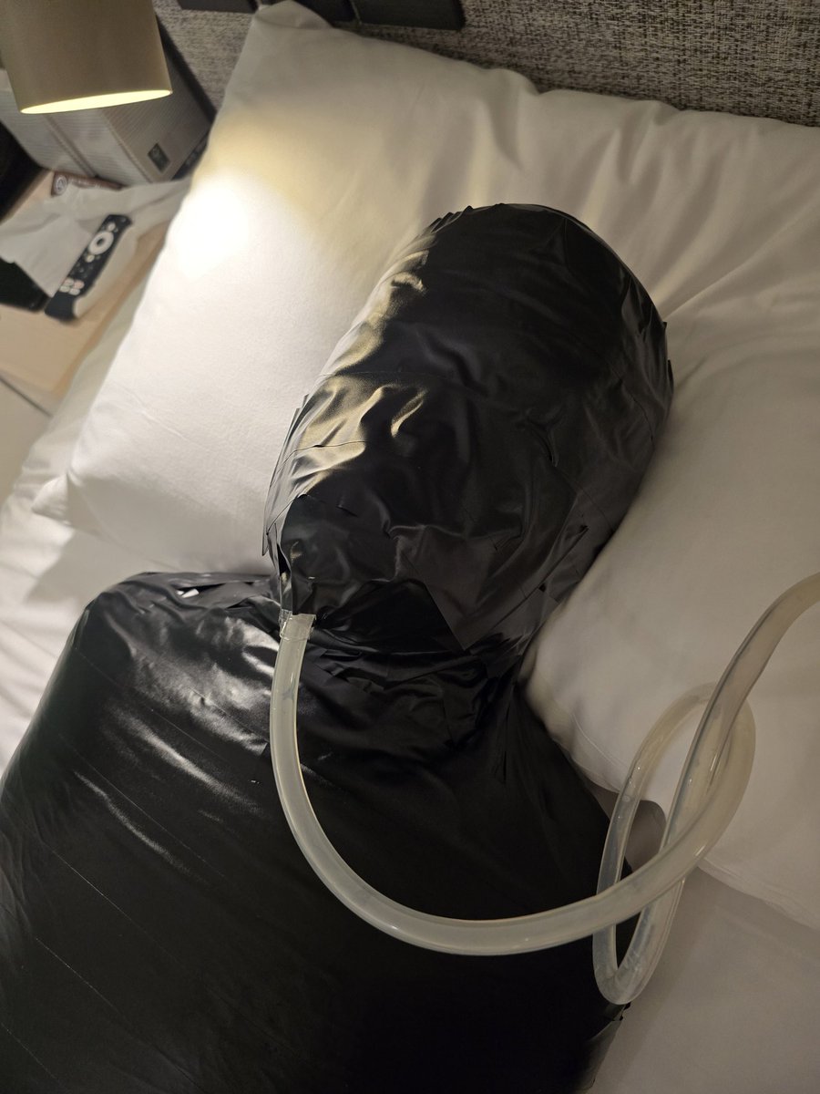 是誰成為了木乃伊啊？
全部被保住了
能呼吸的就剩一條塑膠管
管制呼吸時間開始‼️