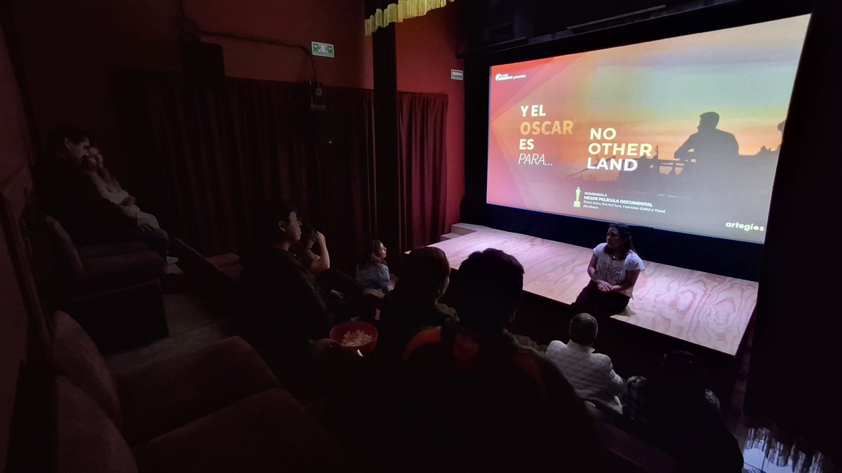 cineinminente's tweet photo. La charla tras la función.
NO OTHER LAND 🇵🇸
#tehuacán #cinema #cineinminente #Oscars #Oscars2025 #NosVemosEnElForo #PalestinaLibre
〰️🔆 https://t.co/Vr2rQkJuh5