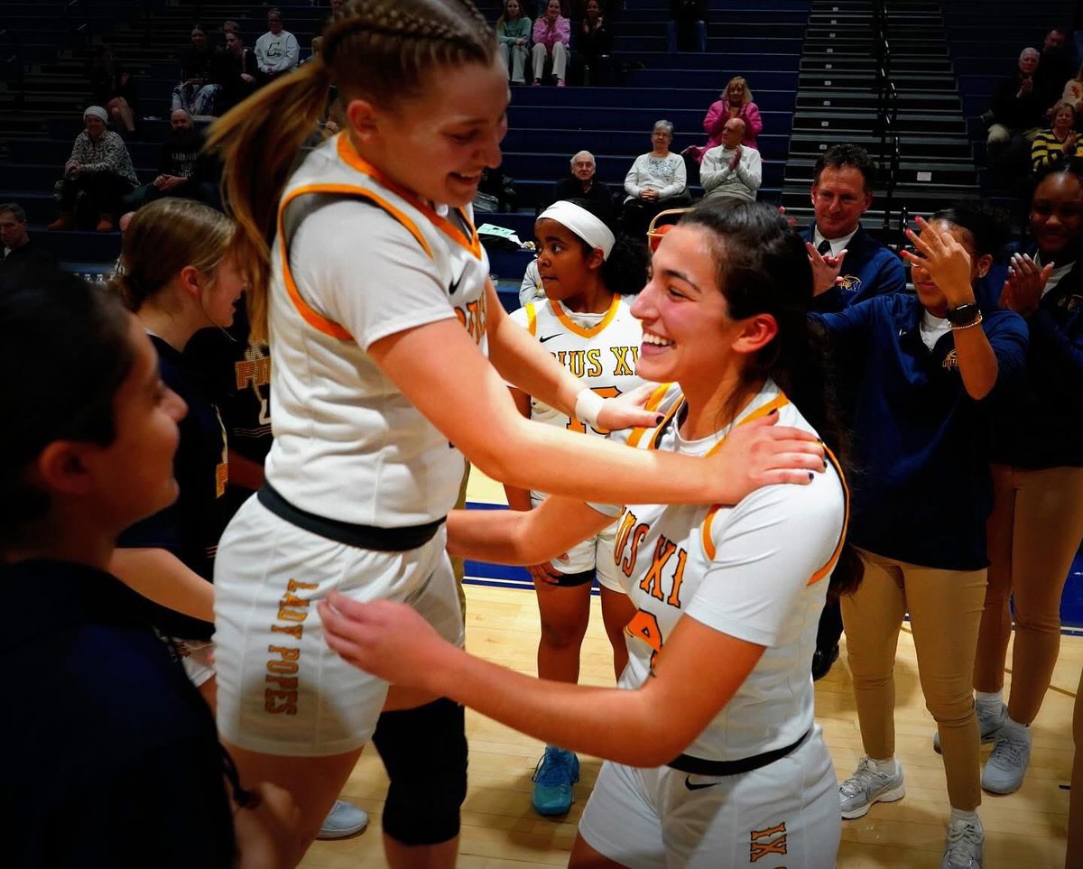 PiusLadyballer's tweet image. Congratulations to @AddisonM_30  for reaching 1000 points at Weds game against Greenfield! You can see how happy her teammates were to help her reach her goal #teammates❤️
