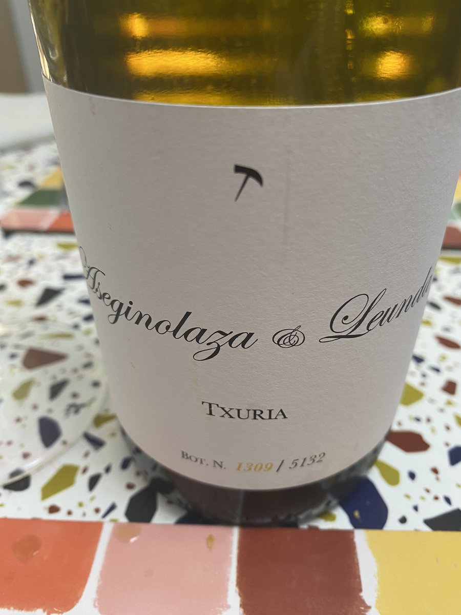 <a href="/Asegi_Leunda/">Aseginolaza & Leunda</a> <a href="/Totemhawer/">Dolce & Gabarra</a> <a href="/RteTrueba/">Rte Trueba</a> <a href="/elretrogusto/">Ana - El retro 🍷🍺</a> Nunca fallan. 
Ayer para unas pochas con almejas. Cayó la botella entera.