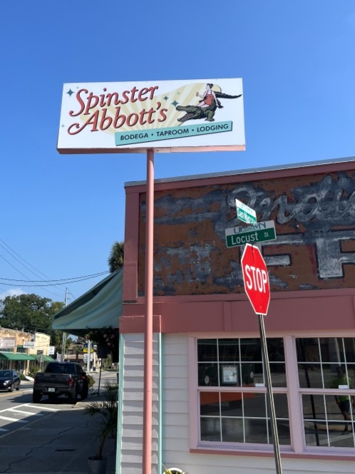 BSSigns1's tweet image. Effective signage is key to attracting new customers and retaining existing ones. Let B&amp;amp;S Signs help you create eye catching signage that represents your brand. Visit us at bnssigns.com or call 904-824-3323 for more information.