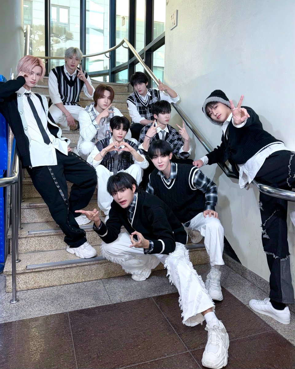 [📸]

-250221 KBS 뮤직뱅크 🖤

#XODIAC #소디엑 
#GLOWY_DAY #XODIAC_GLOWYDAY
#TIME2SHINE #XODIAC_TIME2SHINE