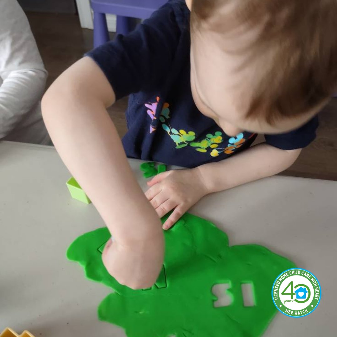 Wee_Watch's tweet photo. Playdoh + alphabet shapes = the perfect fine motor activity!
Thank you Ramapraba for sharing your activity idea and photos with us! https://t.co/3BHqYffYNX