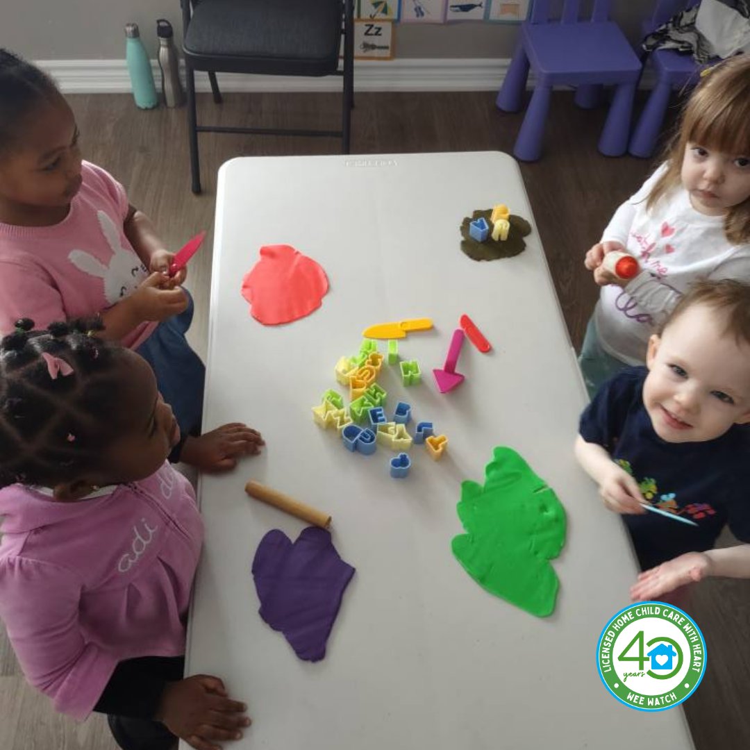Wee_Watch's tweet photo. Playdoh + alphabet shapes = the perfect fine motor activity!
Thank you Ramapraba for sharing your activity idea and photos with us! https://t.co/3BHqYffYNX