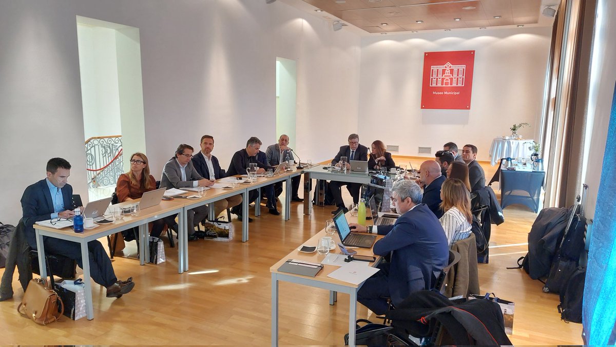 #Puertollano ha acogido la reunión del Comité de Dirección Territorial Centro Norte del grupo <a href="/Veolia_Es/">Veolia | España</a>, del que @InfoAquona, socio tecnológico de <a href="/AguaPuertollano/">Aguas de Puertollano</a>, forma parte. 

¡Un encuentro estratégico en el que también ha participado el <a href="/aytopuertollano/">PUERTOLLANO</a>!