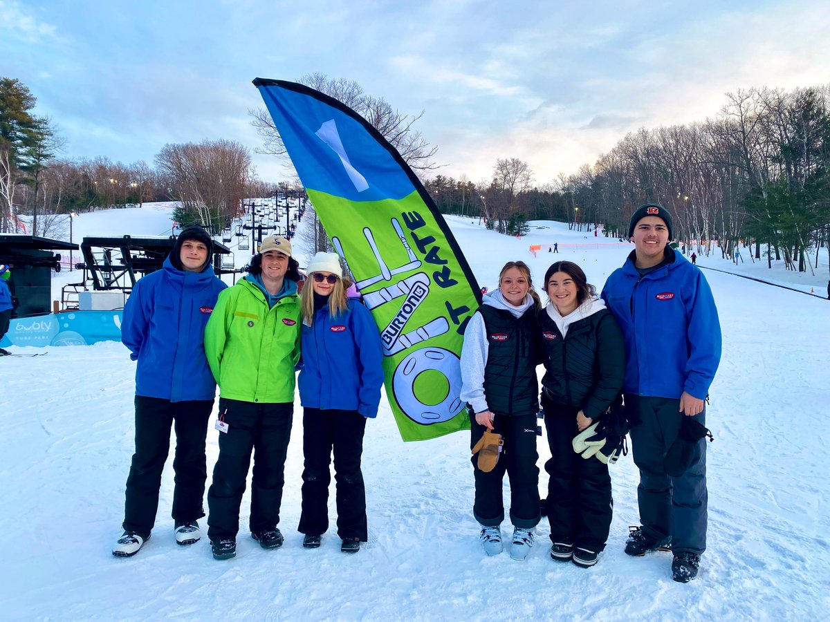It’s shaping up to be another beautiful day on the slopes! We’re open from 10 AM to 9 PM, with lifts spinning for a full day of skiing, snowboarding, lessons, rentals, and extended snow tubing. Looking ahead: Don’t miss the fireworks show tomorrow, Saturday, February 22, at 7 PM!