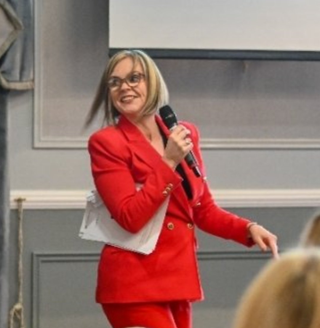 Time to book your tickets for #socialmediafest #Dublin 
🟣LinkedIn 
🟣Lead magnets
🟣PR 
🟣How to create podcast 
🟣Turning followers into clients 
🟣Video repurposing 
🟣SEO &amp; more! 
Virtual tickets are also on sale so you can join us virtually too!  socialmediafest.ie/buy-tickets/