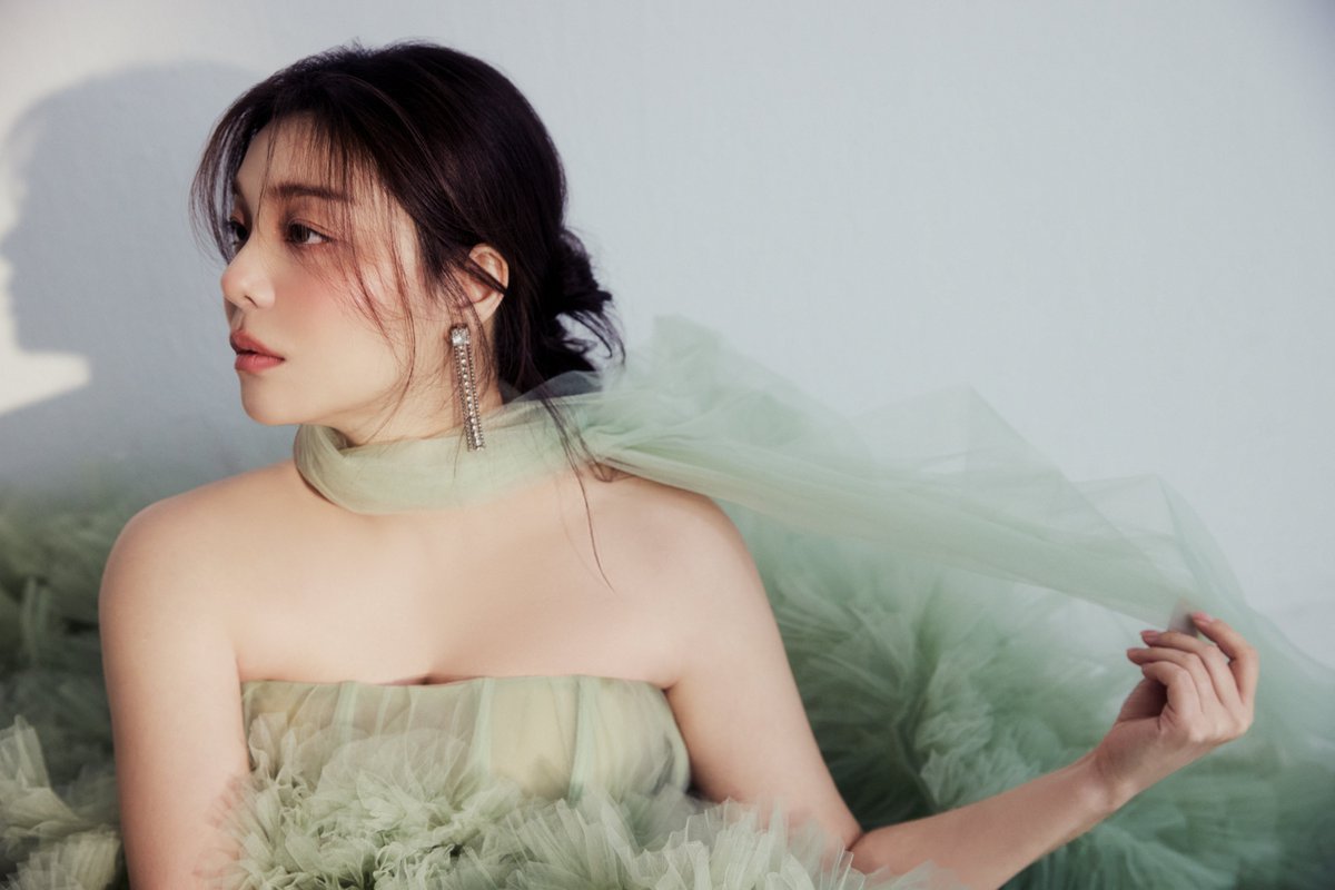 itzailee's tweet image. 에일리(Ailee) | Concept Photo 3 (Mo)ody ver.

Ailee 7th Mini Album '(Me)moir'

2025.03.20 (THU) 6PM (KST)

#에일리 #Ailee #Memoir